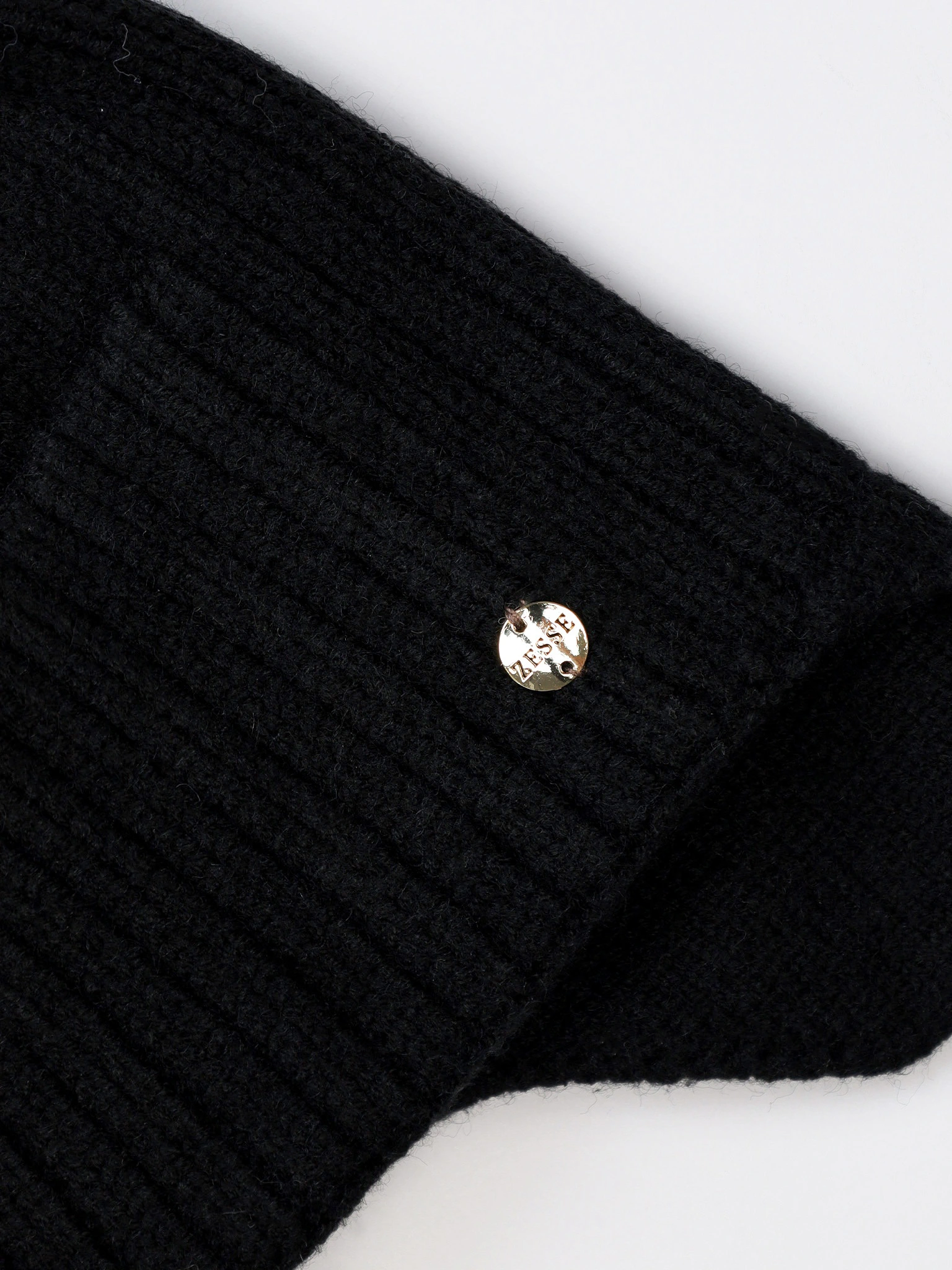 Шапка-ушанка из шерсти с акрилом с отворотом в ассортименте